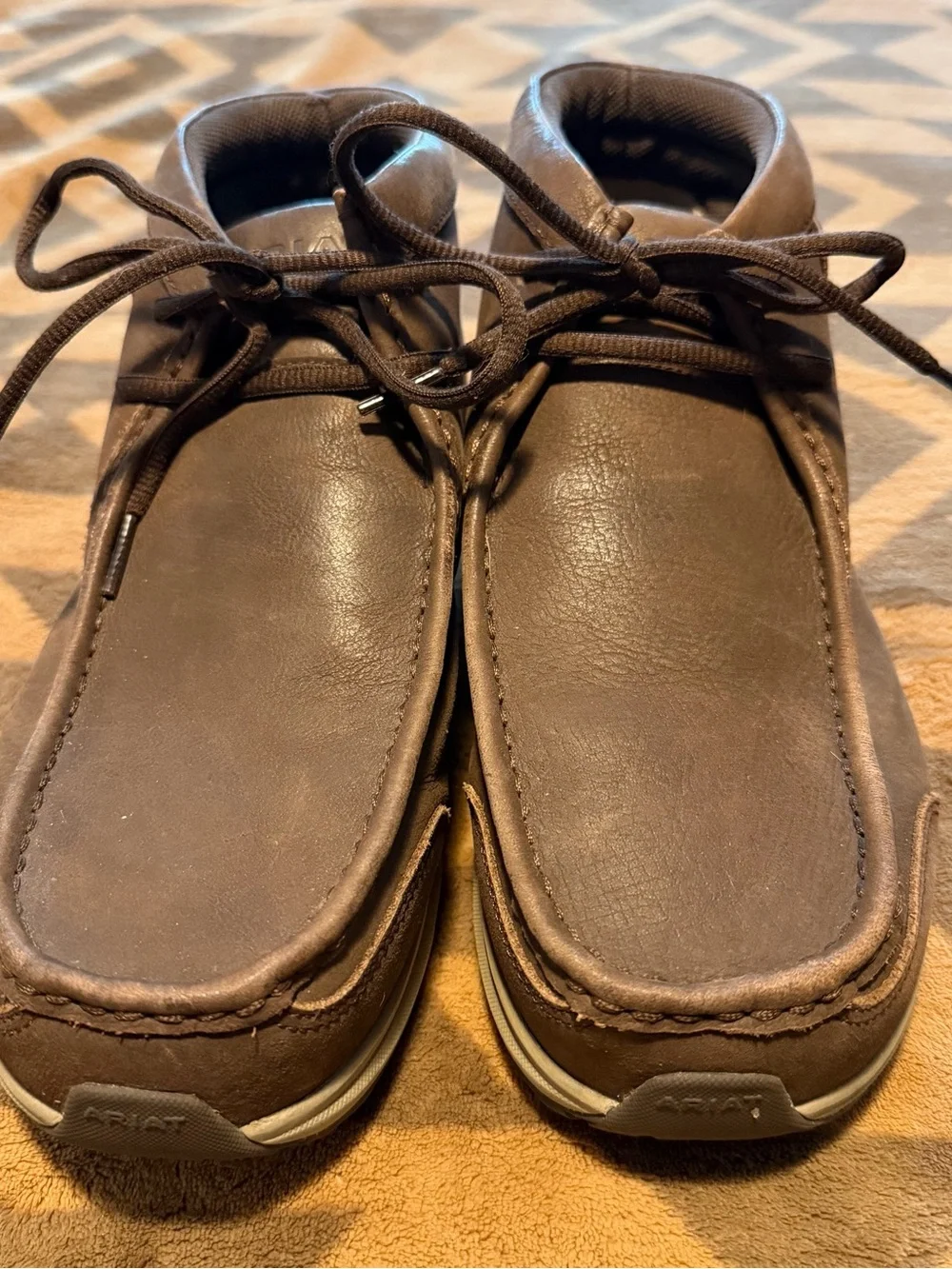 Ariat Men Chestnut Brown Leather Chukka Boots with Light Tan Sole Size 7.5EE